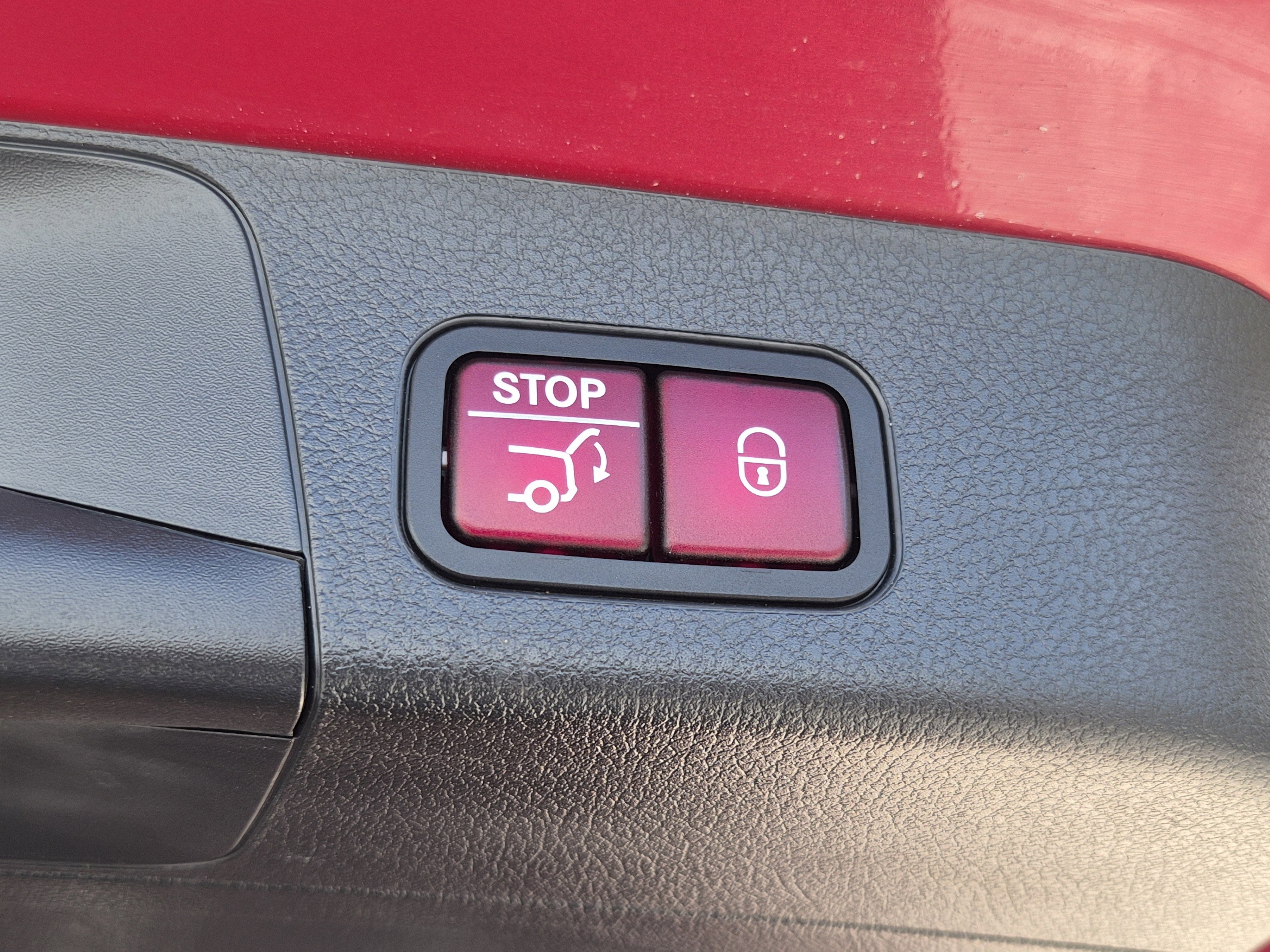 Used 2021 Mercedes-Benz GLB 250 4MATIC w/ Premium Package image 10