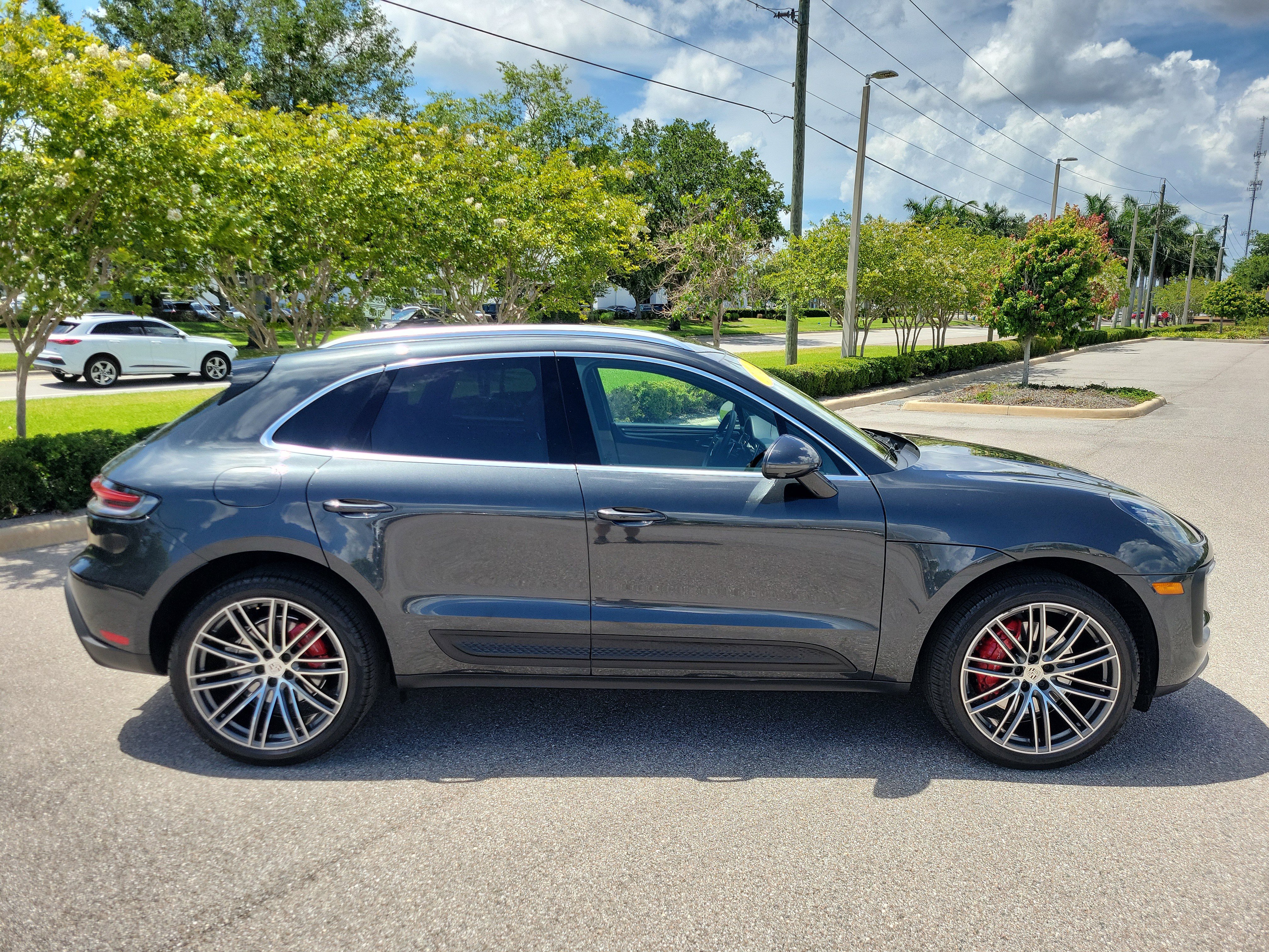 Used 2024 Porsche Macan S AWD/4WD image 3