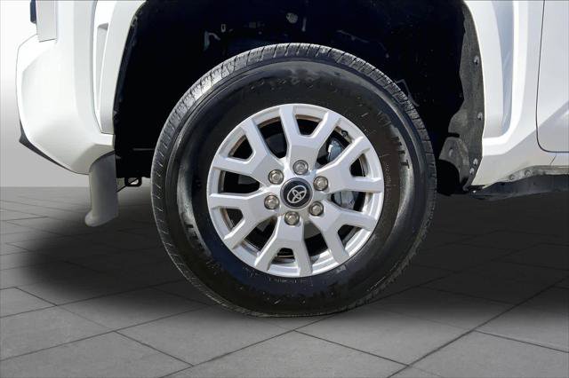 Certified 2026 Toyota Tacoma SR5 AWD/4WD image 11