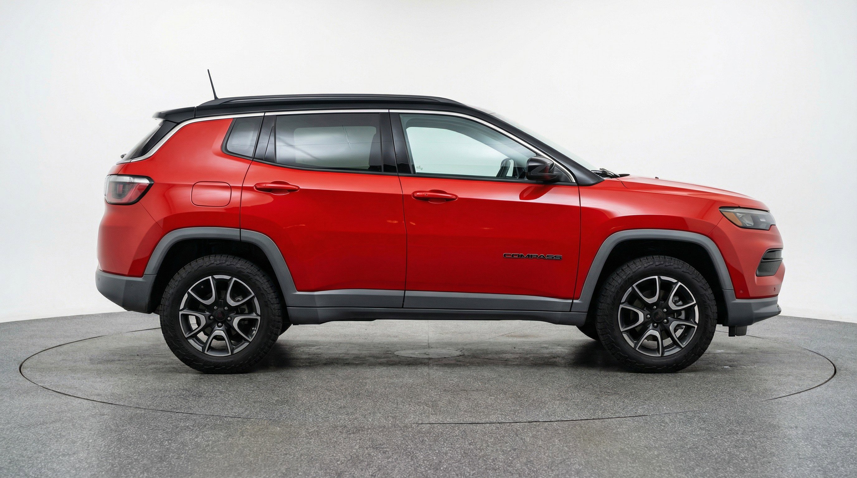 Used 2025 Jeep Compass Trailhawk AWD/4WD image 11