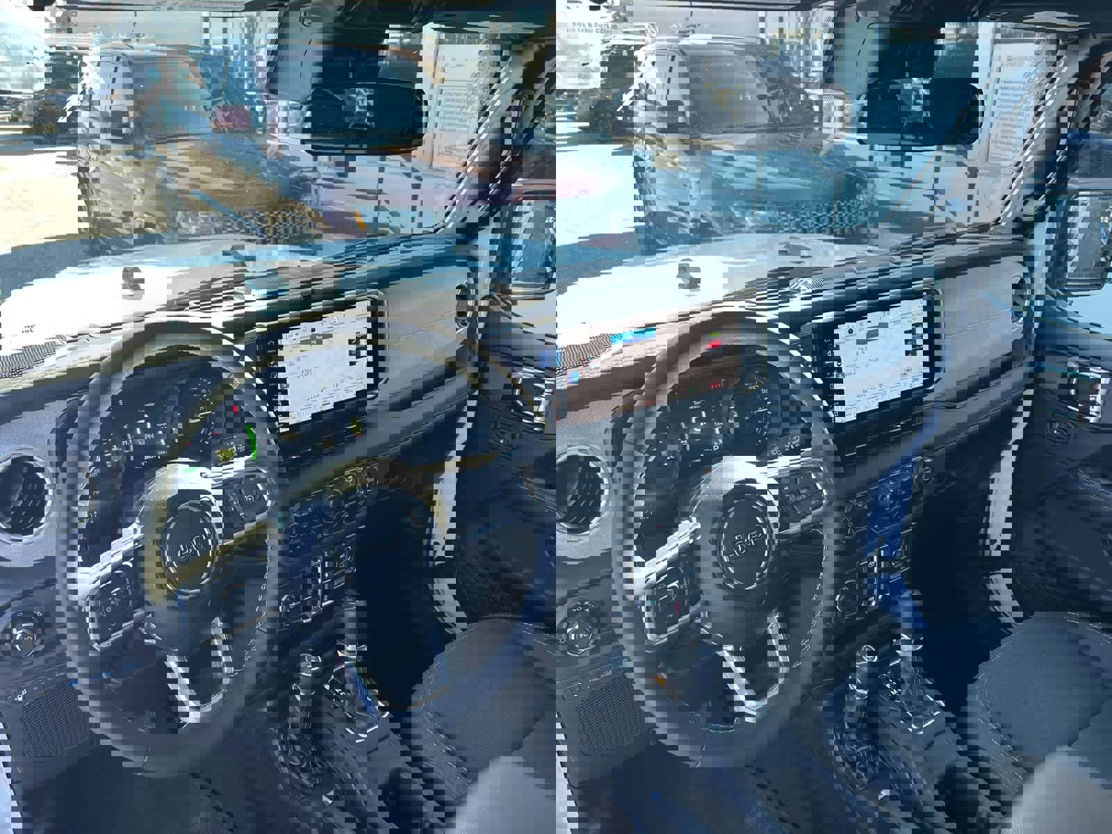 Used 2025 Jeep Wrangler Sahara image 35