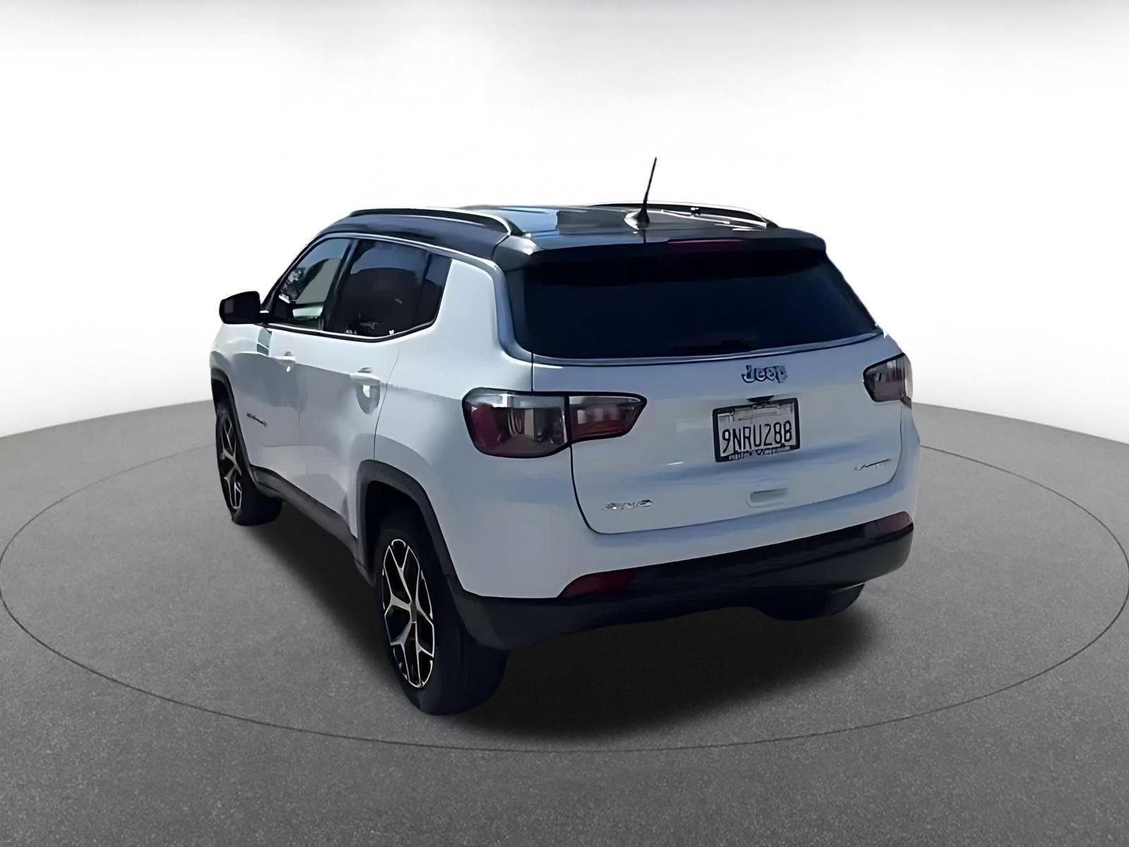 Used 2025 Jeep Compass Limited AWD/4WD image 10