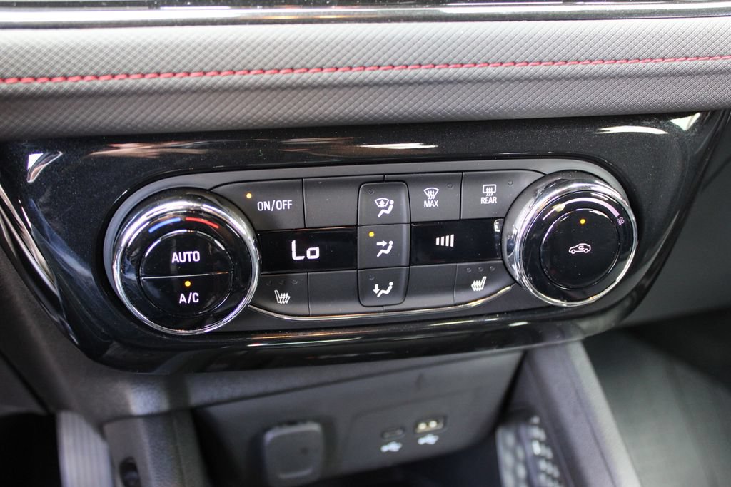 Used 2024 Chevrolet TrailBlazer RS w/ Convenience Package AWD/4WD image 23