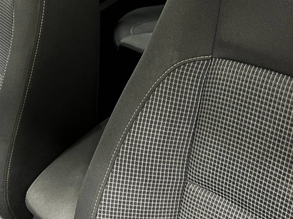 Used 2013 Volkswagen Golf 4-Door FWD image 16