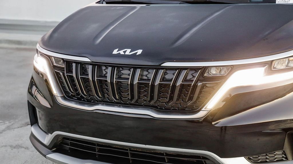 Used 2024 Kia Carnival LX image 6