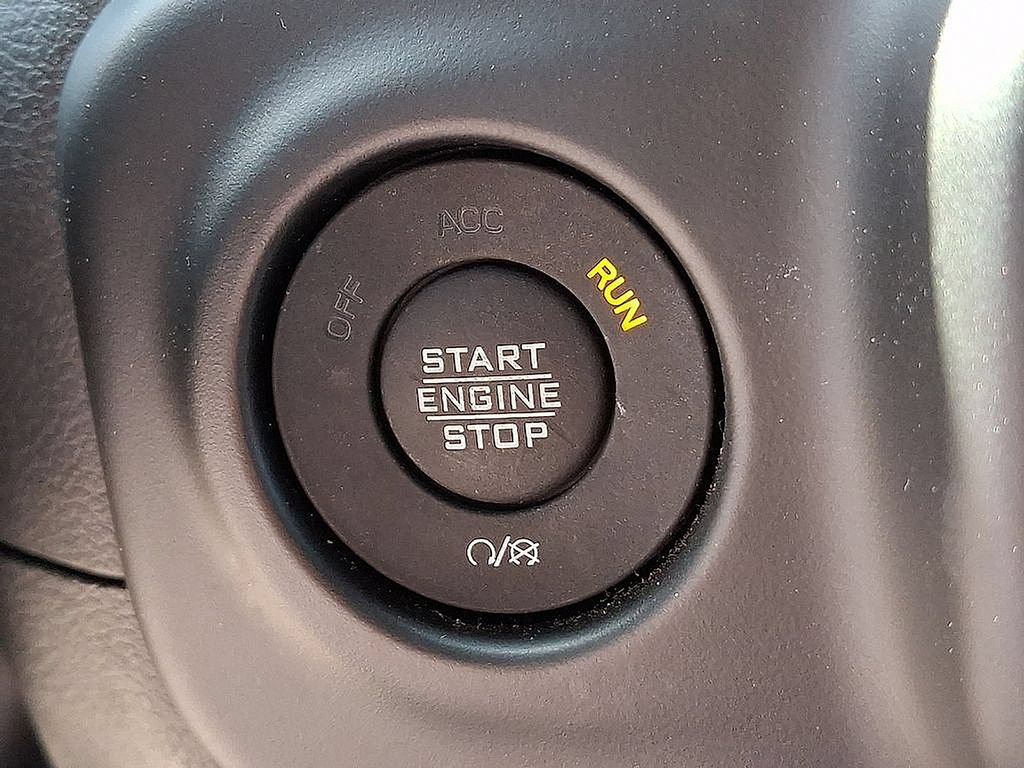 Used 2022 Jeep Wrangler Unlimited Sahara w/ Cold Weather Group AWD/4WD image 24