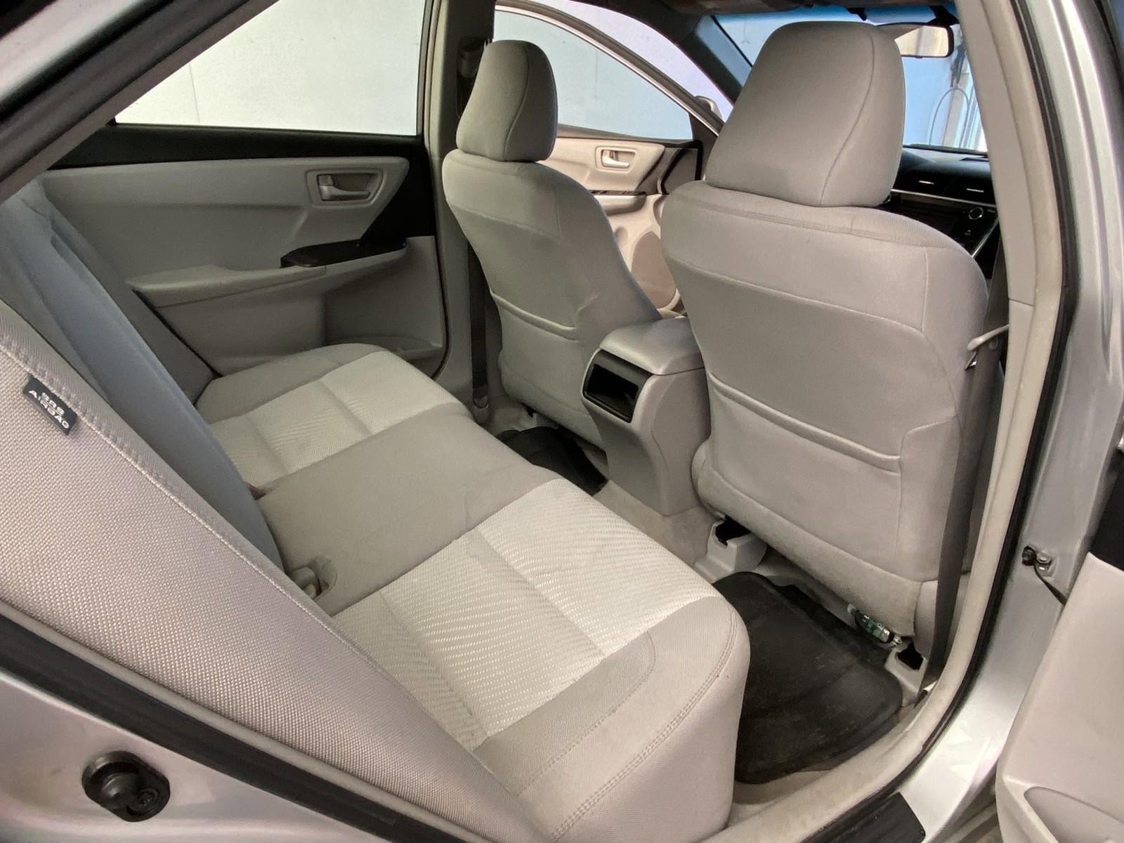 Used 2015 Toyota Camry LE FWD image 11