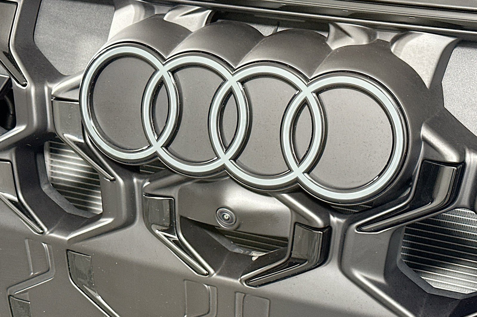 Used 2025 Audi SQ5 Prestige w/ Prestige Package AWD/4WD image 15