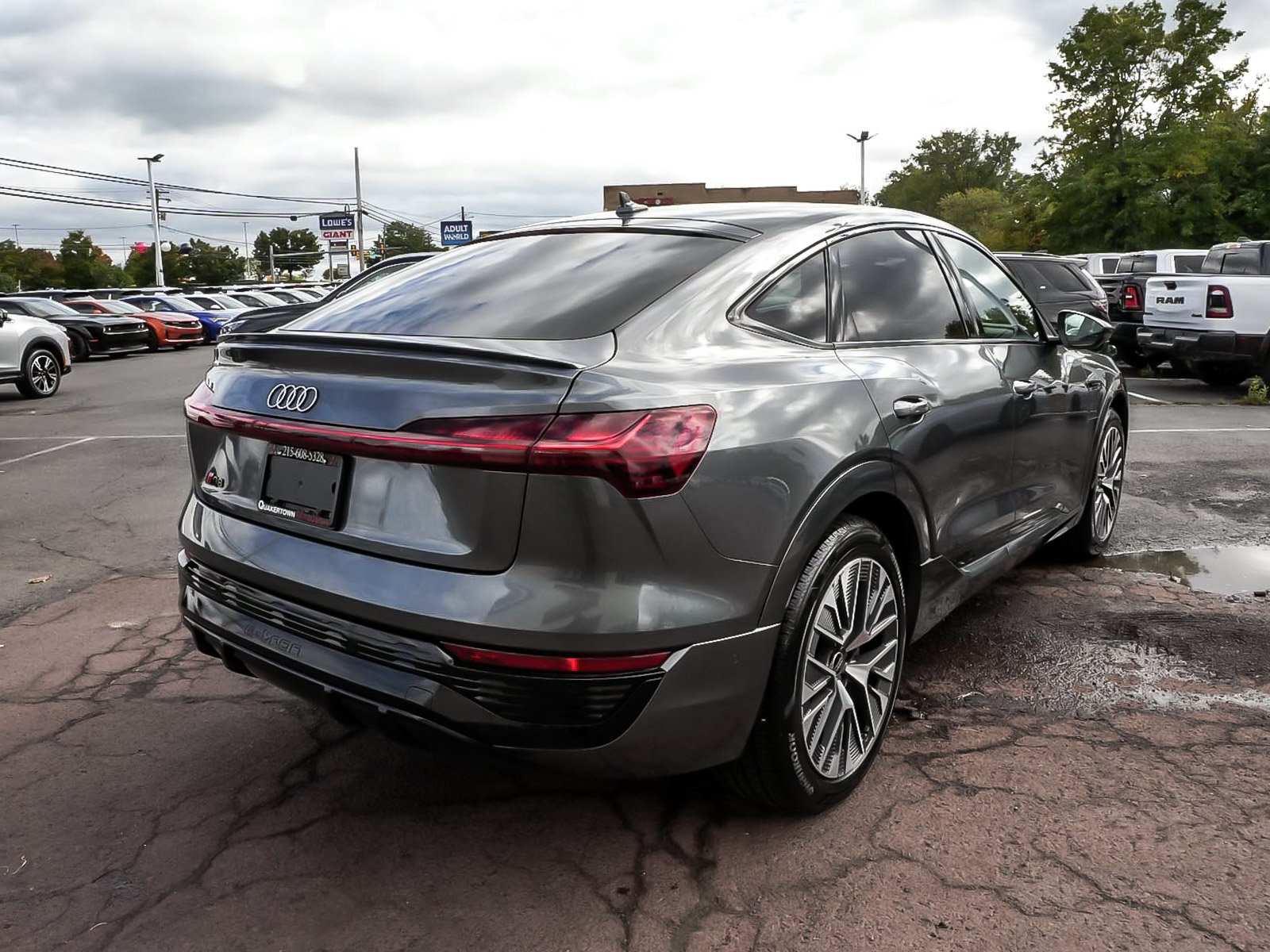 Used 2024 Audi Q8 e-tron Premium Plus w/ Premium Plus Package AWD/4WD image 6