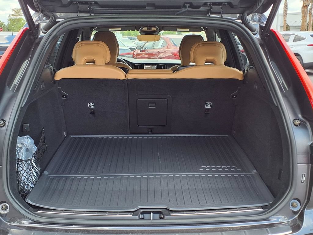Used 2024 Volvo XC60 T8 Ultimate w/ Protection Package Premier AWD/4WD image 19