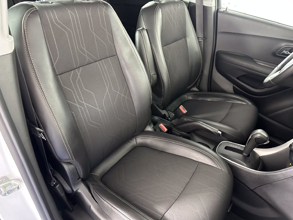 Used 2020 Chevrolet Trax LT w/ Driver Confidence Package FWD image 29