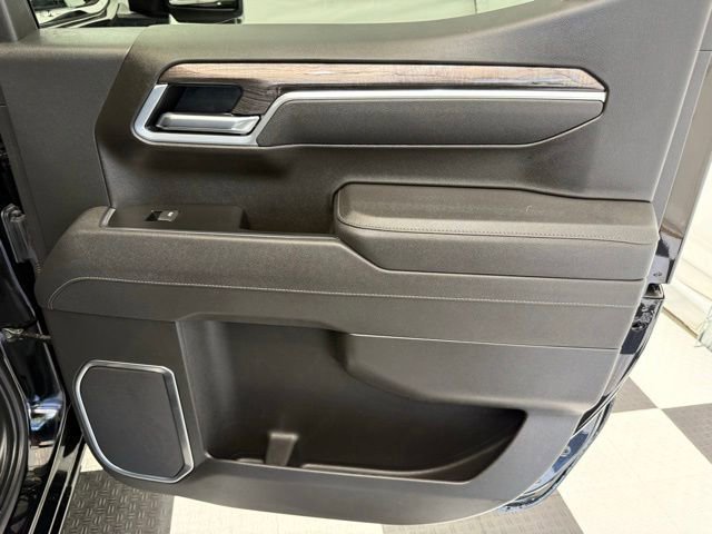 Used 2025 Chevrolet Silverado 1500 LTZ AWD/4WD image 26