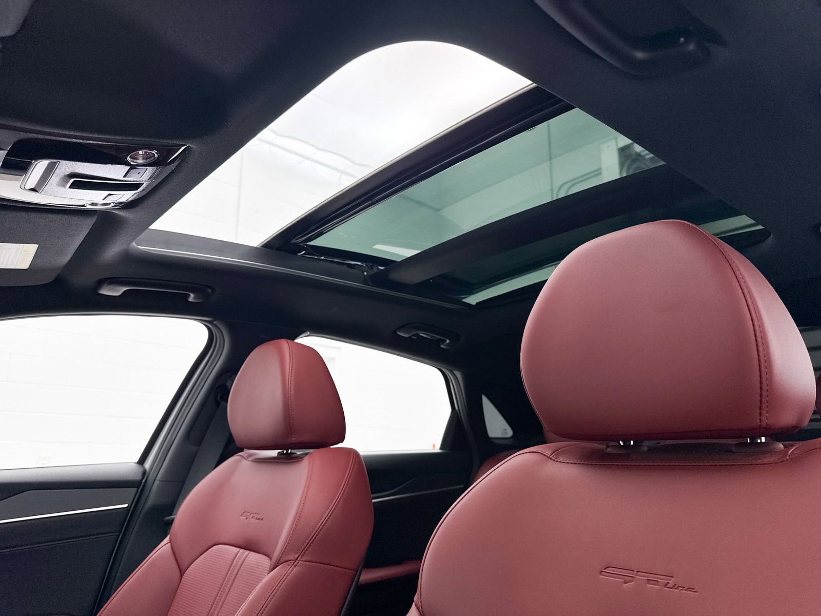 Used 2025 Kia K5 GT-Line w/ GT-Line Premium Package image 3