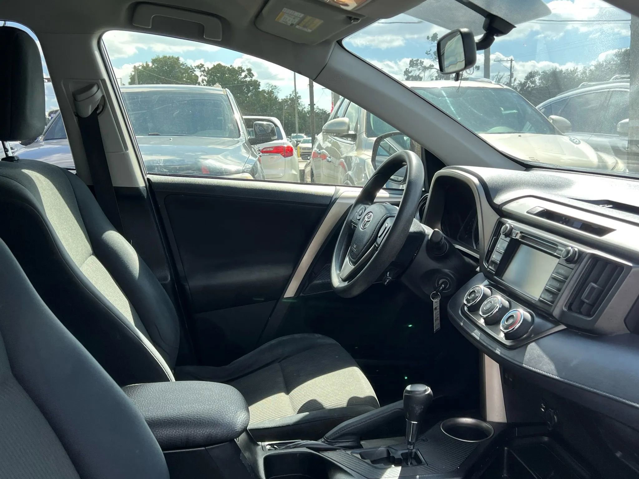 Used 2015 Toyota RAV4 LE image 16