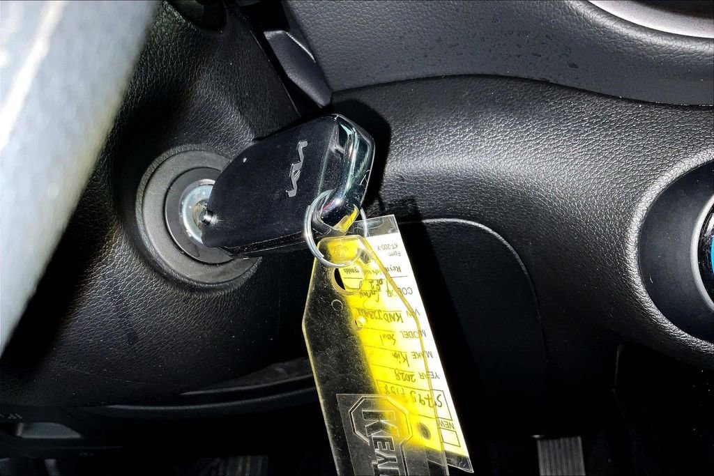 Used 2025 Kia Soul LX image 14