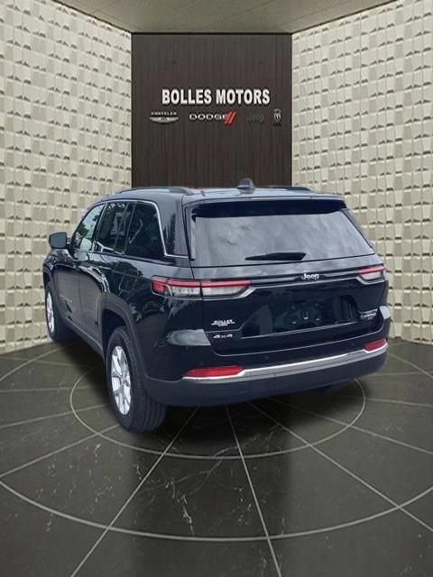 Certified 2023 Jeep Grand Cherokee Limited AWD/4WD image 11