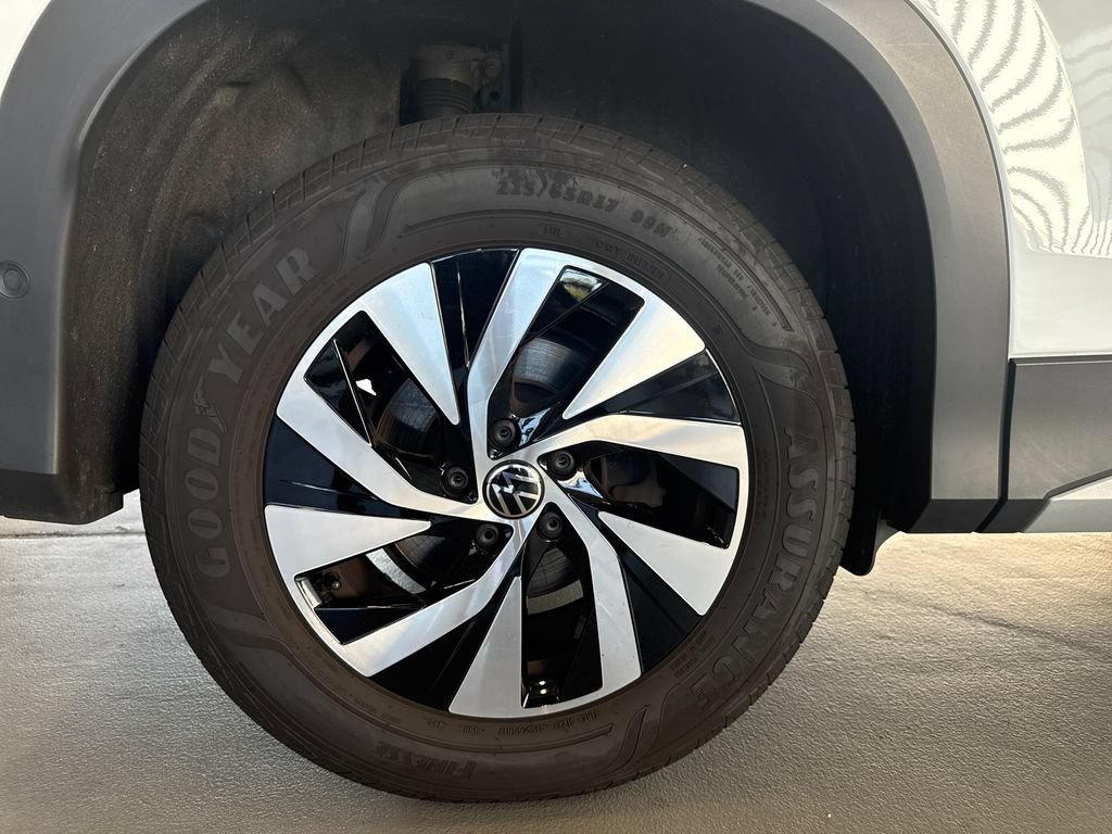 Certified 2025 Volkswagen Tiguan S AWD/4WD image 2