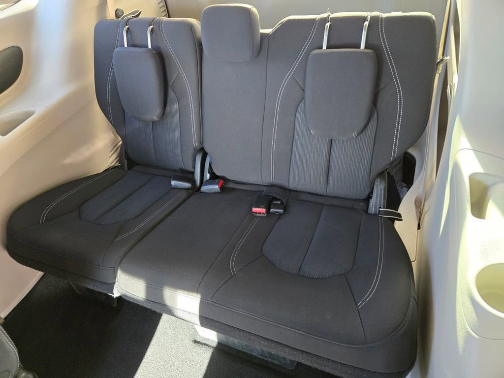 Used 2023 Chrysler Voyager LX image 14