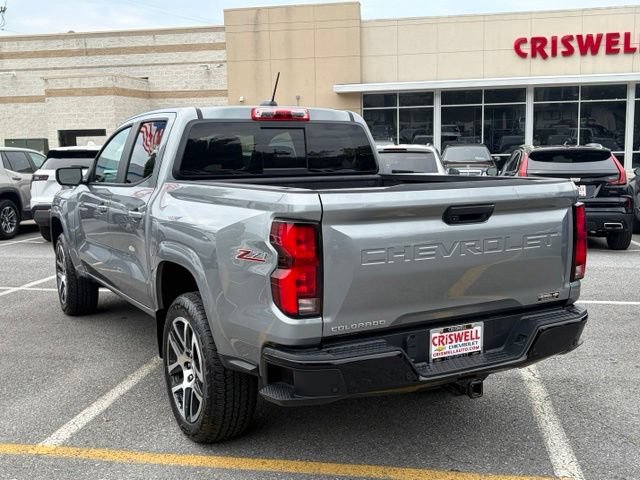 Used 2023 Chevrolet Colorado Z71 w/ Z71 Convenience Package 2 AWD/4WD image 5