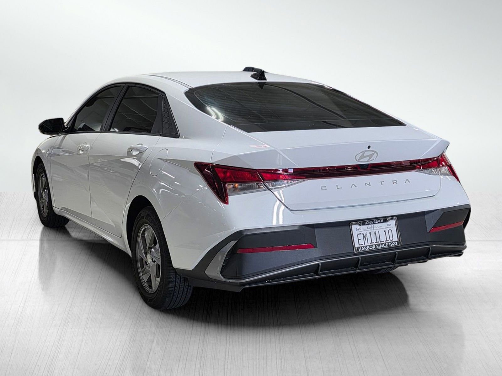 Used 2025 Hyundai Elantra SE image 5