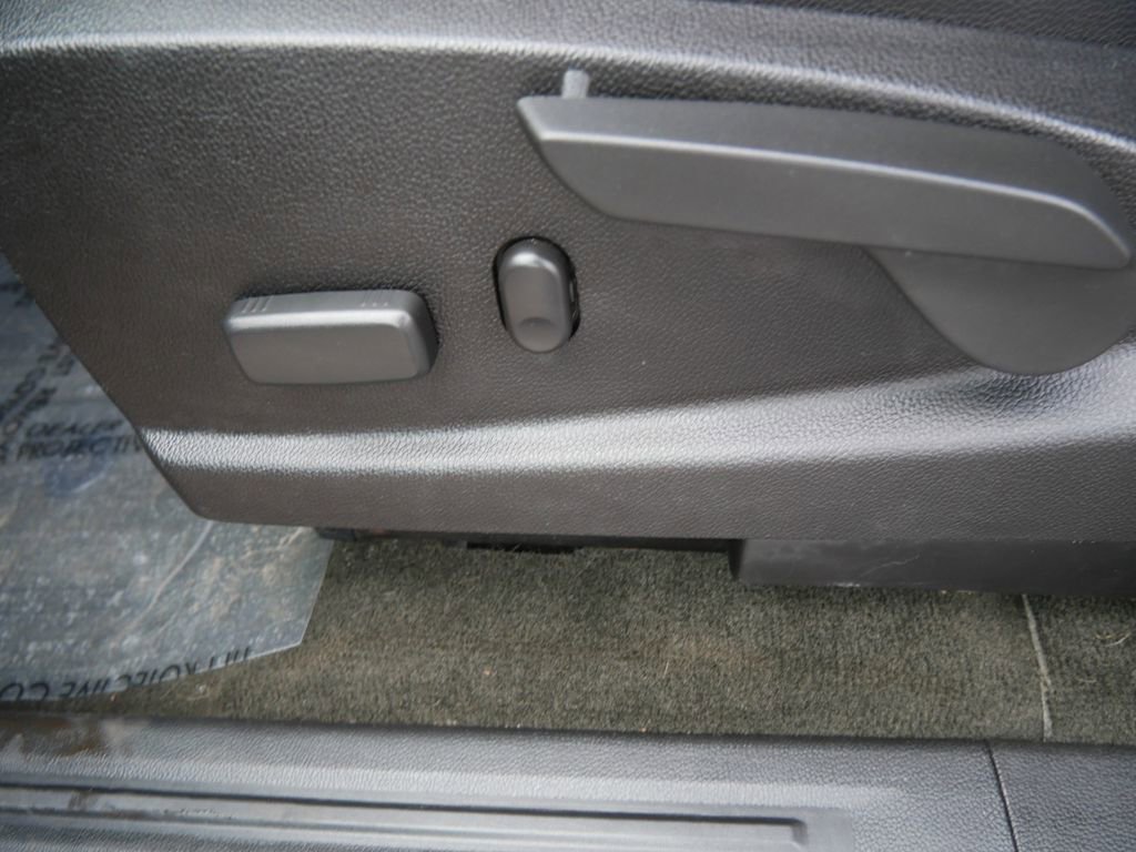 Used 2015 GMC Canyon SLT image 16