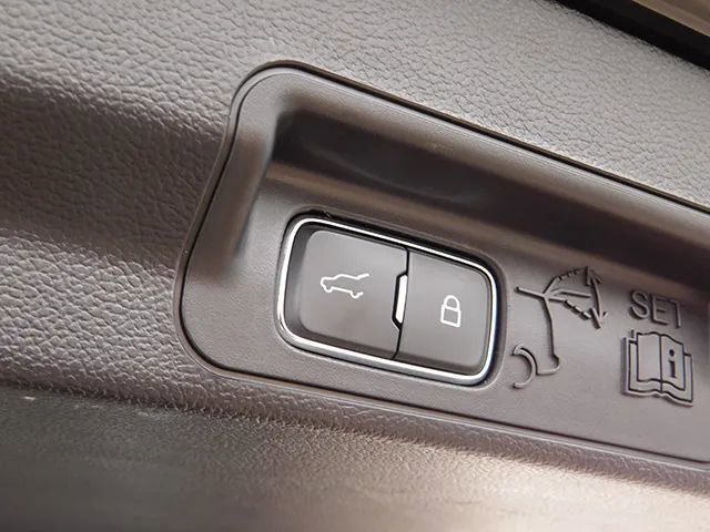 Used 2023 Ford Explorer XLT image 10