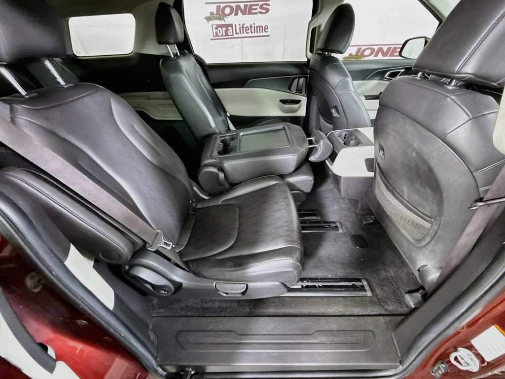 Used 2022 Kia Carnival LX FWD image 29