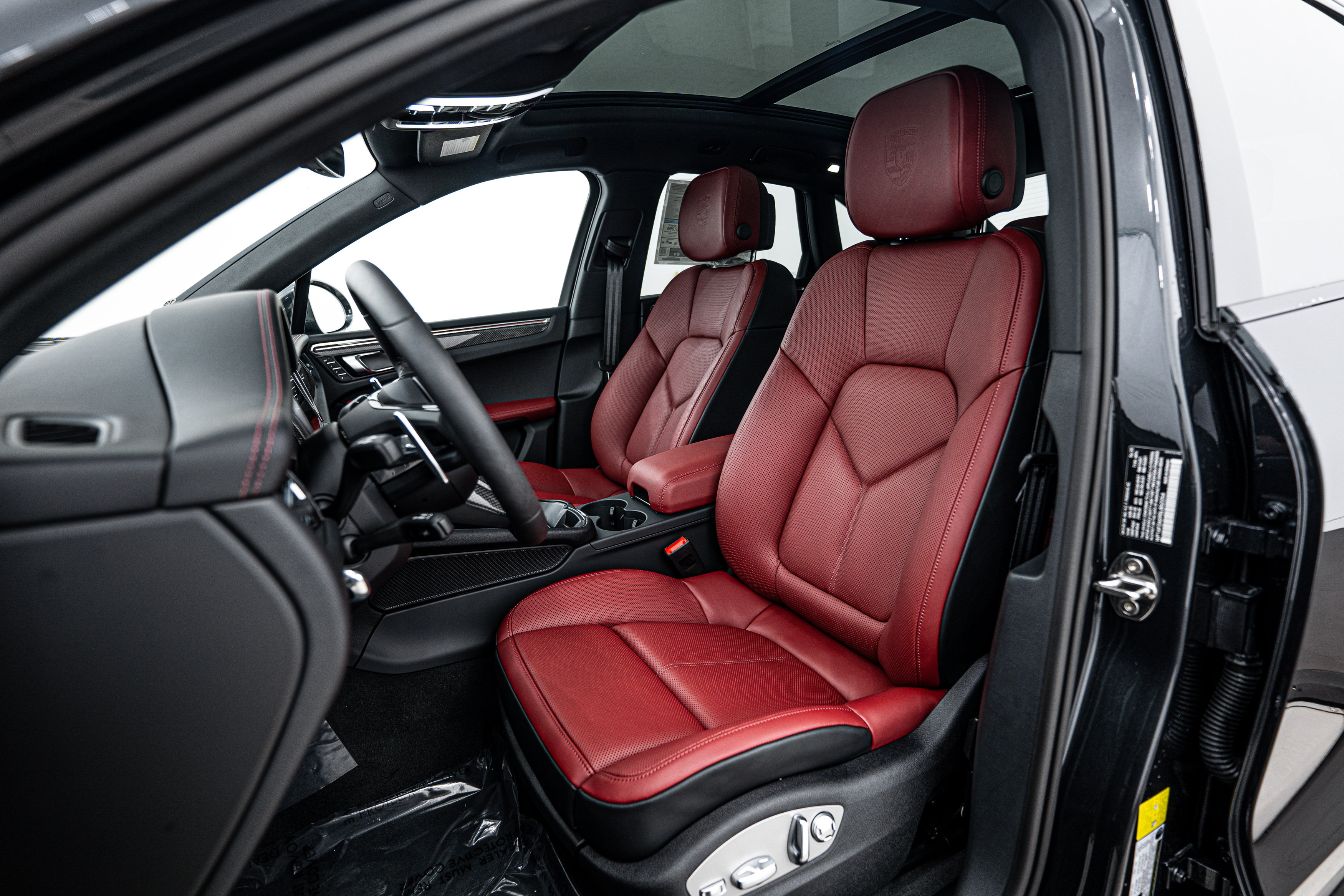 New 2025 Porsche Macan GTS image 5