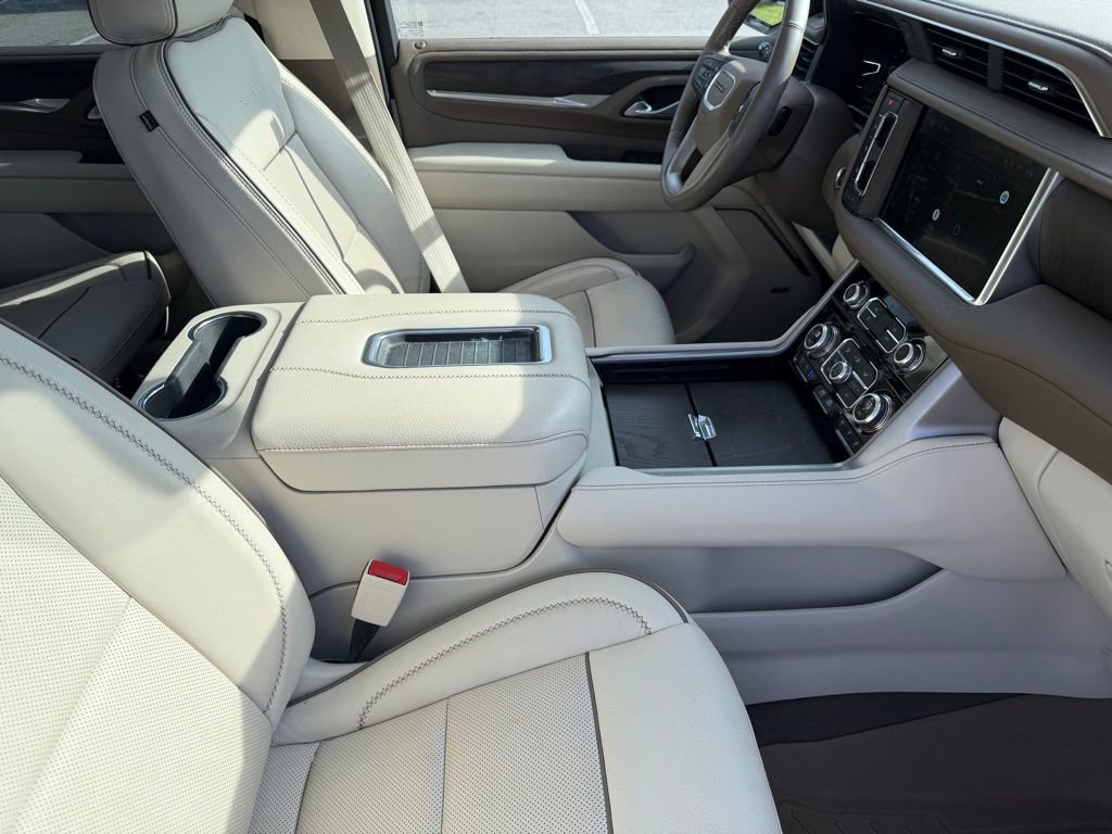Used 2023 GMC Yukon Denali image 17