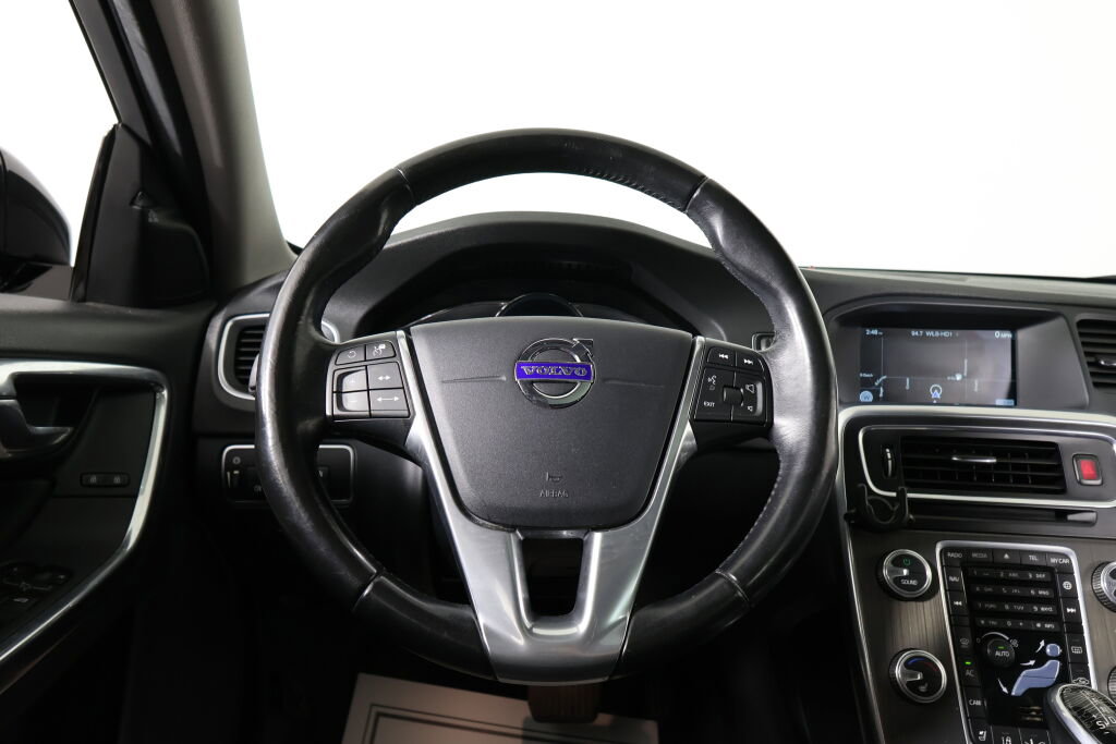 Used 2016 Volvo V60 T5 Cross Country Platinum image 28
