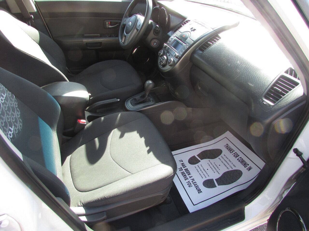 Used 2011 Kia Soul + w/ Audio Pkg FWD image 34