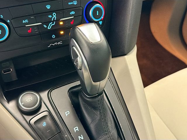 Used 2015 Ford Focus SE w/ SE Cold Weather Package image 13