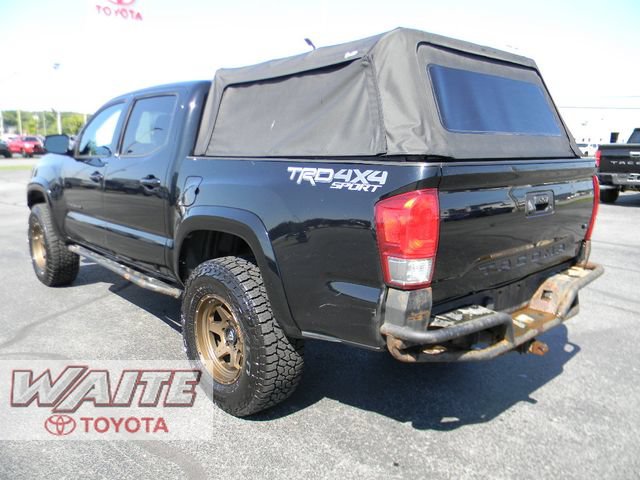 Used 2017 Toyota Tacoma TRD Sport w/ Tow Package (A/T) AWD/4WD image 5