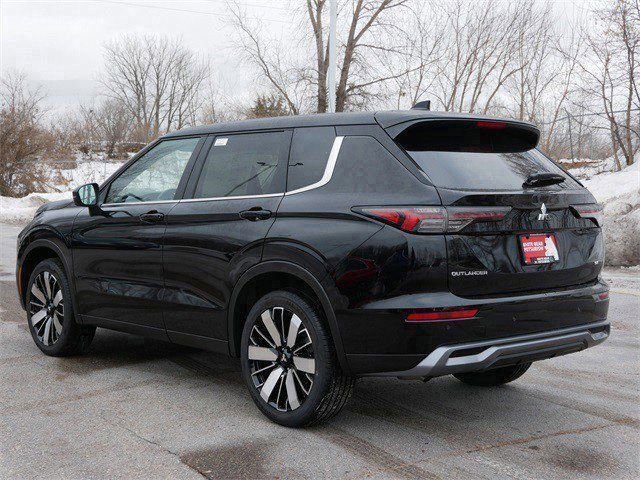 New 2026 Mitsubishi Outlander SE image 2