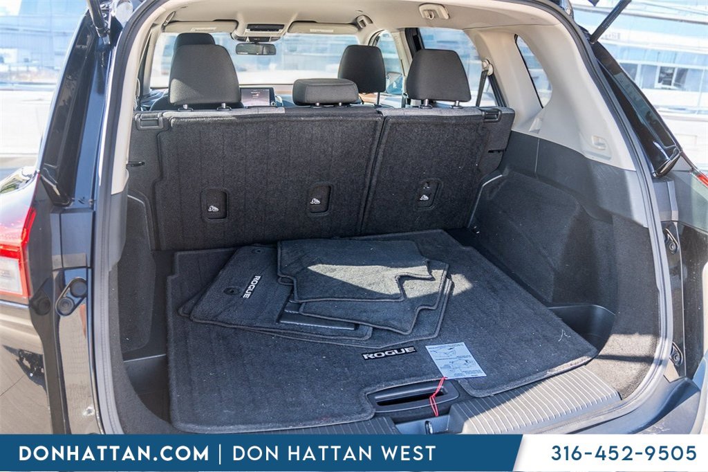 Used 2023 Nissan Rogue SV image 28