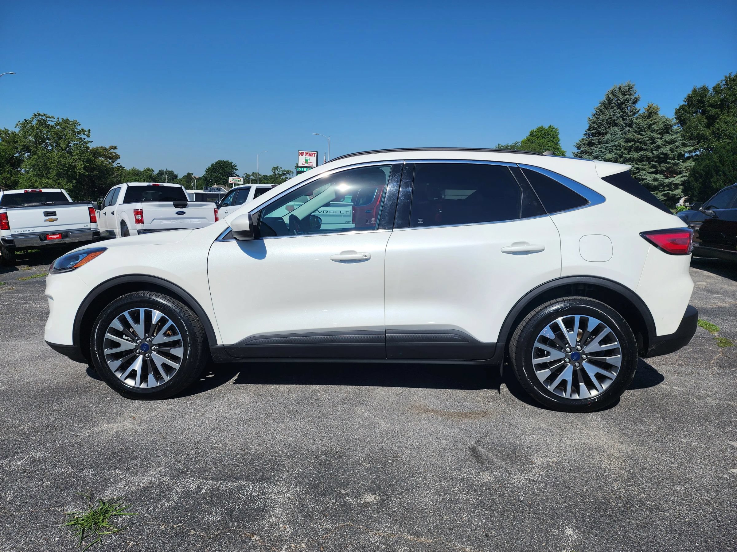 Used 2022 Ford Escape Titanium w/ Class II Trailer Tow Package AWD/4WD image 4