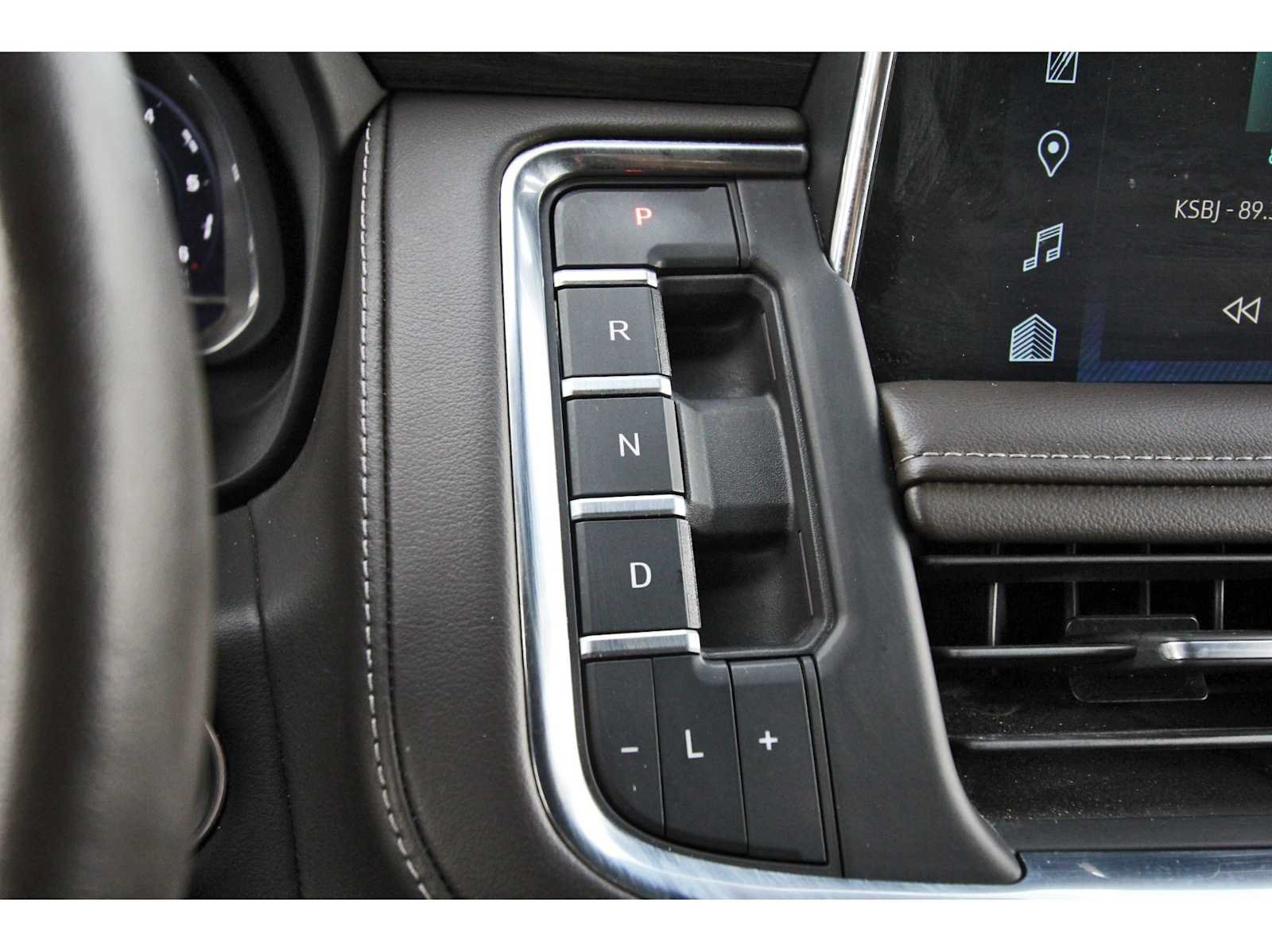 Used 2023 Chevrolet Tahoe Z71 w/ Luxury Package AWD/4WD image 25
