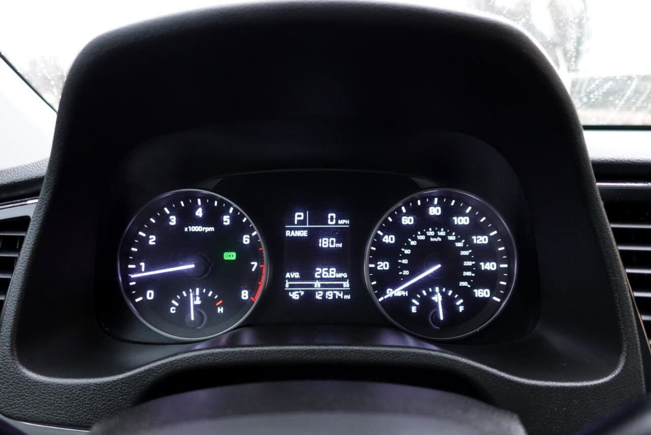 Used 2017 Hyundai Elantra SE image 13