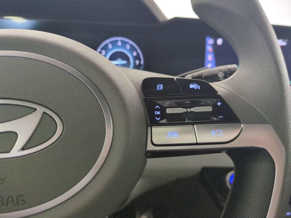 Used 2024 Hyundai Elantra SEL FWD image 31