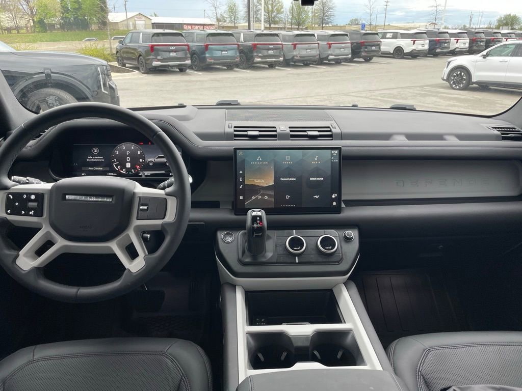Used 2025 Land Rover Defender 110 X-Dynamic SE image 22
