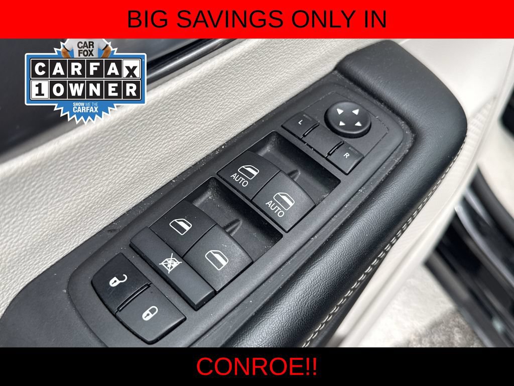 Used 2024 Chrysler Pacifica Touring-L FWD image 11