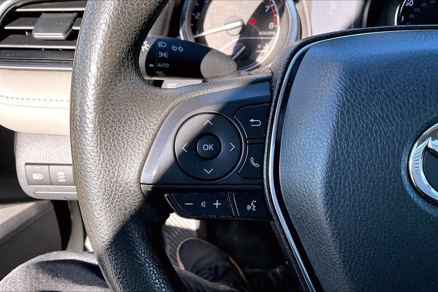 Used 2020 Toyota Camry LE image 9