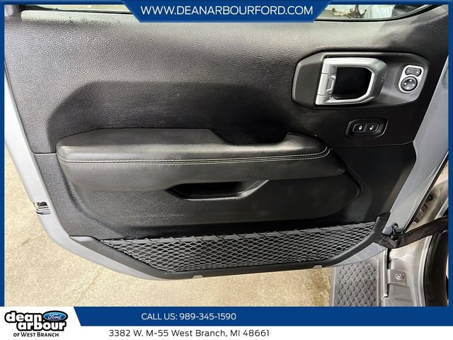 Used 2019 Jeep Wrangler Unlimited Sahara w/ Advanced Safety Group AWD/4WD image 11