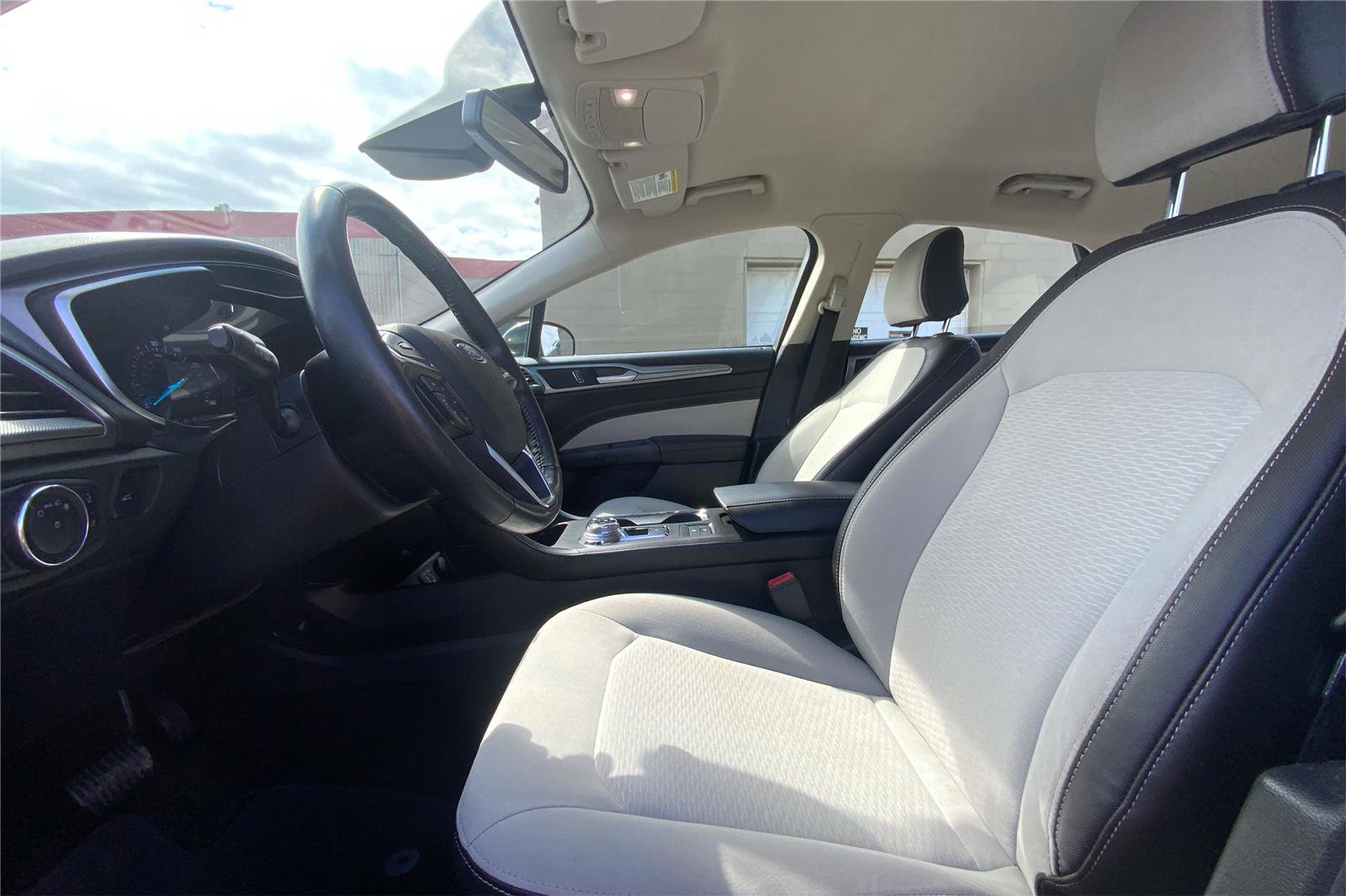 Used 2020 Ford Fusion SE w/ Equipment Group 151A image 10