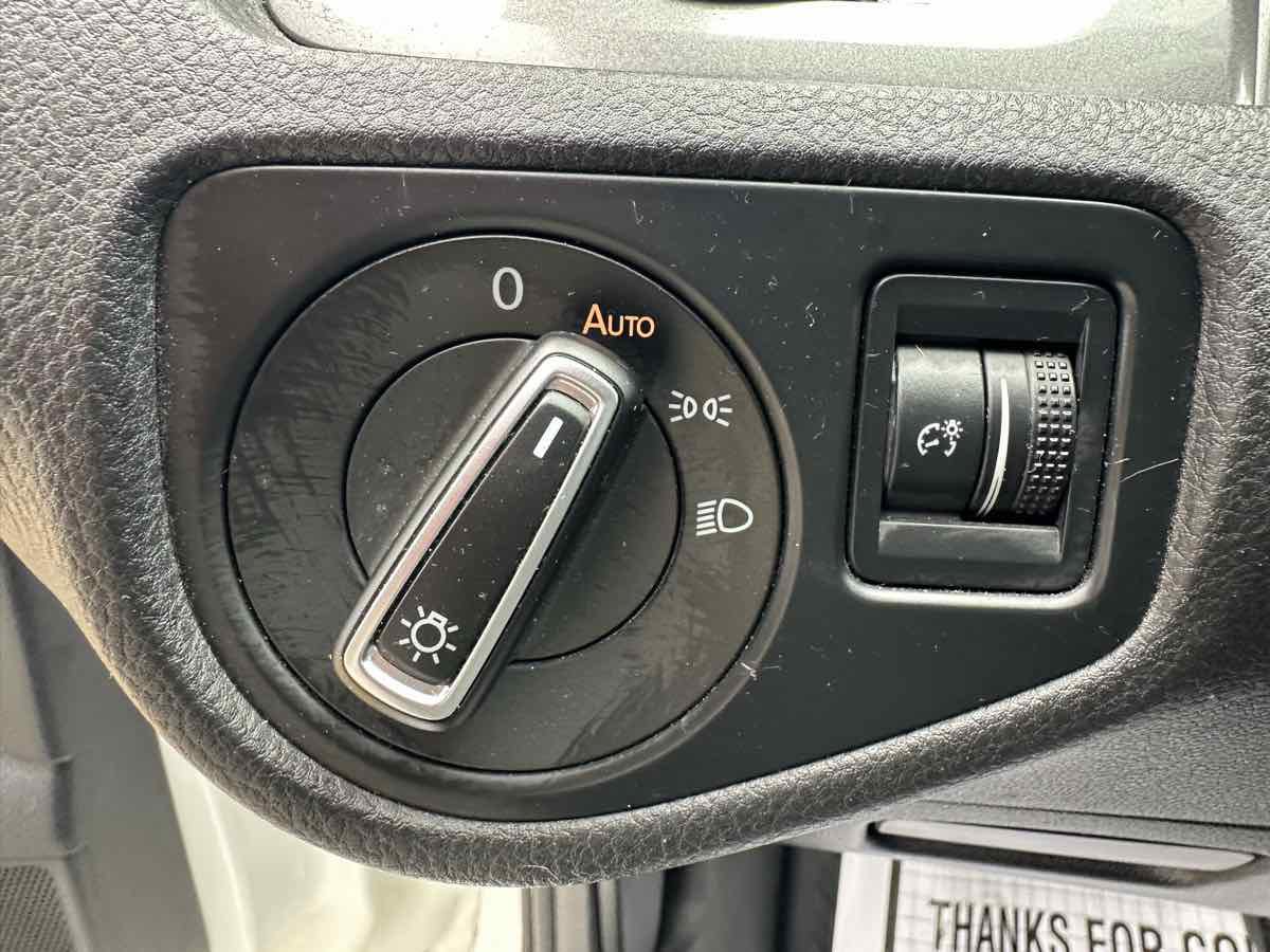 Used 2016 Volkswagen e-Golf SE image 13