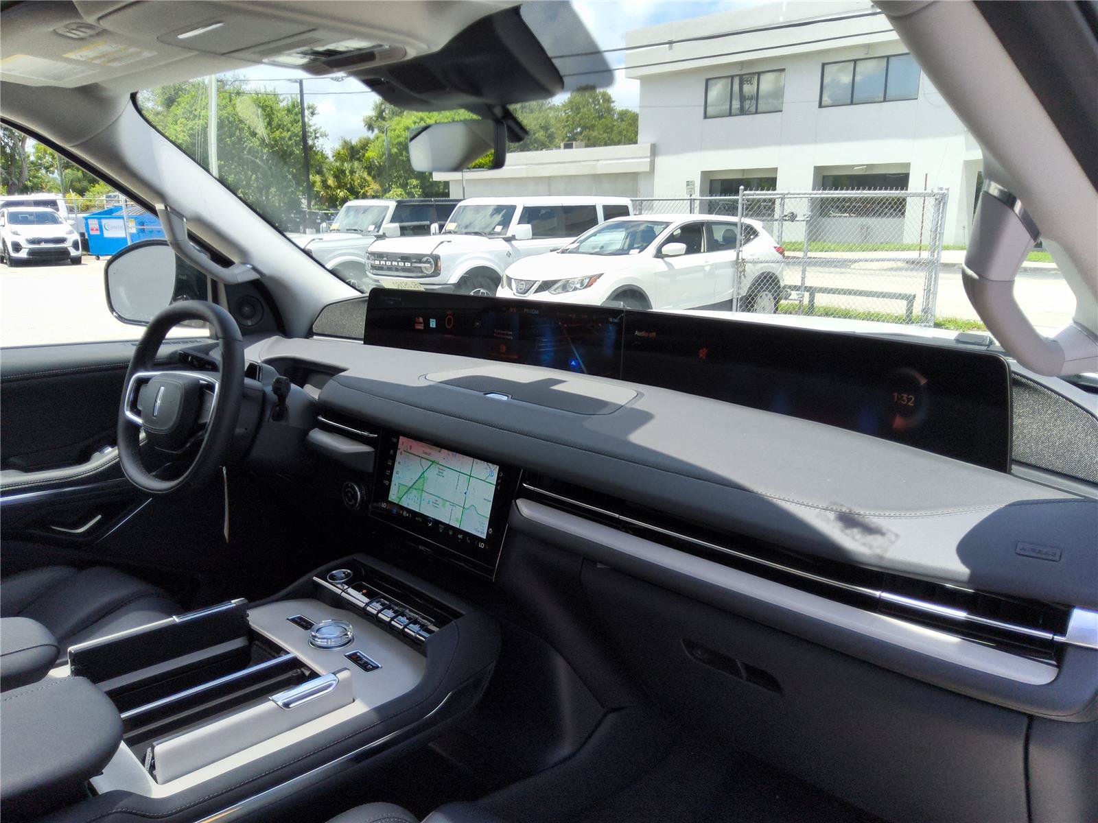 New 2027 Lincoln Navigator Reserve AWD/4WD image 24