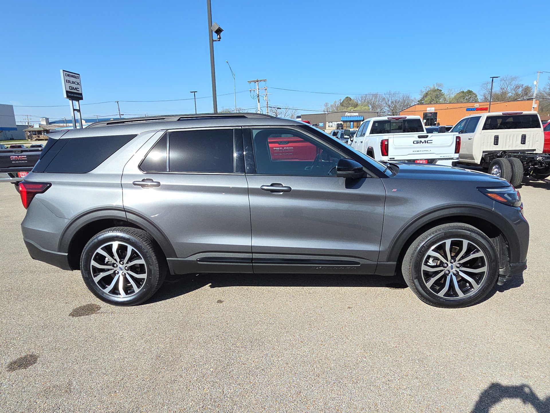 Used 2025 Ford Explorer ST-Line image 9