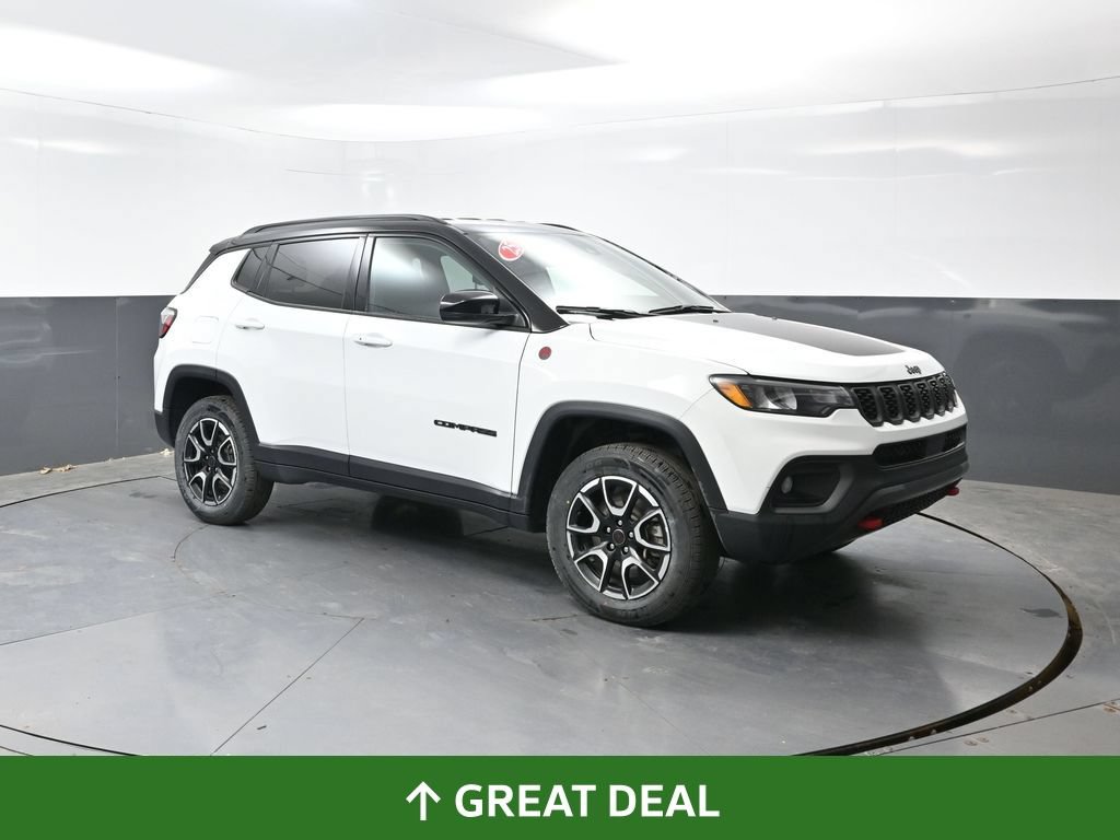 Used 2025 Jeep Compass Trailhawk AWD/4WD image 4