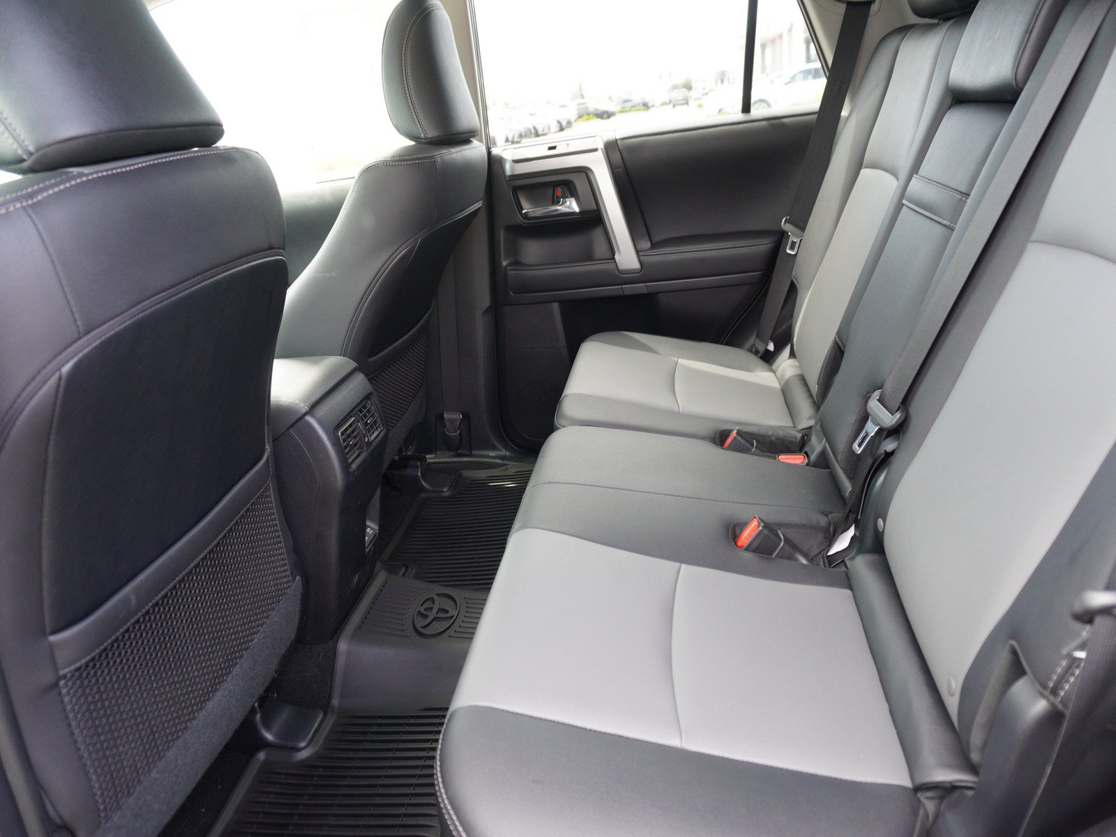 Used 2022 Toyota 4Runner SR5 Premium w/ Moonroof Package RWD image 16