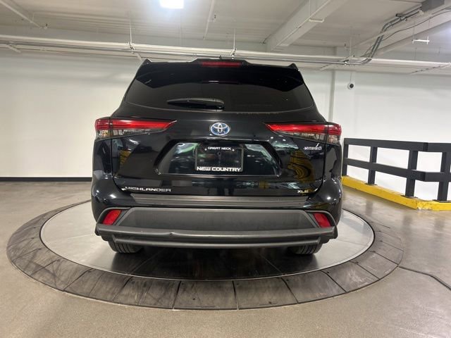 Used 2022 Toyota Highlander XLE AWD/4WD image 7